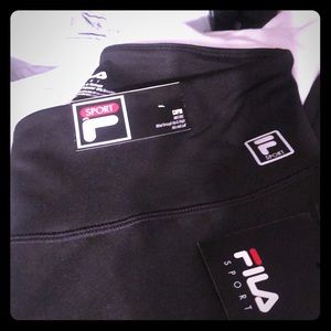 Women’s sport leggings Capri stretchy no pockets.